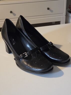 Black Mary Jane Pump with Buckle Detail - Women Shoes